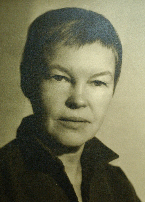 May swenson poem analysis image